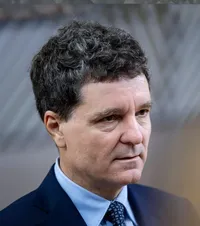 Legea 4 a fost promulgată de Nicușor Dan  Care e primul meci la care vor fi permise berea și   spectacolele pirotehnice
