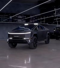 „O nouă navă spațială pentru copilul-problemă”    FOTO:  Jake Paul și-a cumpărat un model   Tesla Cybertruck modificat.  Costă peste 300.000 de dolari