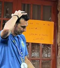 Haos la casa lui Scaloni  Familia selecționerului a pus un bilet pe ușă ca   fanii să nu se mai adune:  „Leo a plecat!”