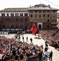Legende ale fotbalului și mii de oameni   Ultimul omagiu pentru  Franco Baresi:  scandări, torțe și multă emoție la funeraliile căpitanului legendar al lui AC Milan