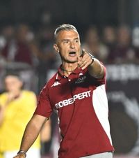 „Dacă nu mă respectați, plec!”   Pancu a urlat în fața jurnaliștilor!  Scos din minți de faza controversată din UTA - Rapid: „Penalty mie la sută!”