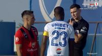 12 minute întârziere!   FOTO.  Motivul pentru care  Farul - Csikszereda  n-a putut începe la timp