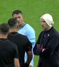Kovacs, bruscat!   FOTO.   Patronul lui Olaru de la St. Gilloise  s-a răzbunat pe arbitru după incidentele din Ligă. Belgienii, acuzații grave la adresa românului
