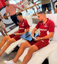 Duel Rapid - Dinamo la FIFA   VIDEO + FOTO  : Ciobotariu și Bubanja, supervizați de Pancu:  „Ce bine schimbați direcțiile aici, ia uite cum vin ocaziile”  😀