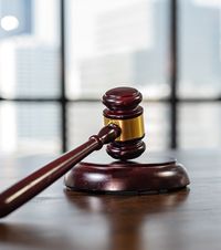 Jucătorii din România, băgați la sertar!  O inițiativă legislativă care ar fi protejat fotbaliștii în fața insolvenței,  ignorată de politicieni.  Ce prevedea