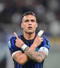 Barcelona îl vrea pe Lautaro  Răspunsul lui Inter după interesul manifestat pentru căpitanul lui  Cristi Chivu