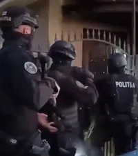 Săltați de mascați    VIDEO.  Descinderi la casele a 5 fani ai Rapidului, după ce  au bătut un cetățean pakistanez!  Filmul conflictului