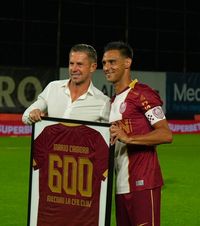 Camora 600   FOTO.  Căpitanul ardelenilor,  premiat înainte de CFR Cluj - FCSB