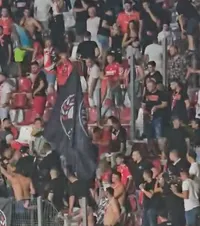 Plângere penală după bătaie  Un fan al lui Dinamo  a fost lovit cu pumnii de ultrași  în timp ce încerca să-și protejeze fiica: „În ce lume trăim?!”