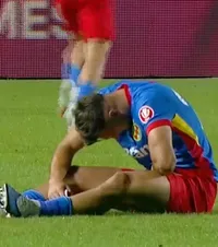Politic s-a rupt din nou!   FOTO.  A rezistat doar 18 minute în FCSB - UTA!  Un singur coechipier i-a sărit în ajutor