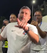 Baciu, scene incredibile după meci   VIDEO.  S-a certat cu fanii în timp ce dădea autografe:  „Hai să jucați voi, mă!”