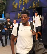 Nu l-au iertat pe Gnahore   VIDEO.  Ce au făcut fanii lui Dinamo în momentul în care mijlocașul  a coborât din autocarul FCSB