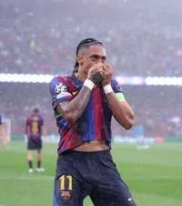 Raphinha a intrat în istorie   FOTO.  Brazilianul a bifat  o performanță incredibilă  la debutul Barcelonei în Liga Campionilor