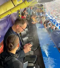 Probleme pe Camp Nou   VIDEO  Ce au pățit  jurnaliștii  în timpul meciului Barca - Feyenoord