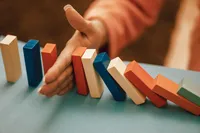 Software-ul inteligent,  jucătorul invizibil din  culisele economiei  moderne: de la fabrici și spitale la pariurile sportive