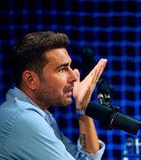 „Bă, băieți, nu vă mai grăbiți”  Tactica lui Adrian Mutu când  negociază noul contract  ca antrenor: „Patronii să-și facă și ei temele, da?”