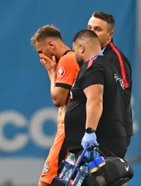 Denis Drăguș, în lacrimi   FOTO.  Atacantul de la FCSB  a ieșit accidentat  în derby-ul cu U Craiova! Probleme și pentru Hagi