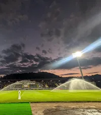 Primul meci în nocturnă   FOTO.  Atmosferă spectaculoasă pe stadionul care  va găzdui meciuri de Liga 1  după 19 ani