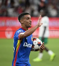 Boutoutaou, la Dinamo?  Patronul FCSB  vrea să scape deja de algerian:  „MM a vorbit cu Nicolescu. Îmi asum gaura de 800.000 de euro”