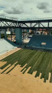 „Montăm gazonul”   FOTO   Stadionul echipei de tradiție  e aproape gata: imagini cu terenul de joc