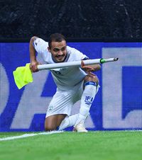 Armă sau tac de biliard?   FOTO.  Atacantul Israelului, eliminat pentru  modul în care a sărbătorit  golul cu Austria: „Stupid! Nu-și are locul în fotbal!”