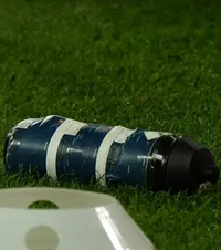 „Fițuica” secretă a lui Viktor Johansson     FOTO EXCLUSIV GOLAZO.ro  Portarul Suediei și-a lipit pe bidon  unde bat  tricolorii penaltyurile