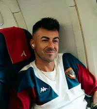 Genoa a ajuns la București   FOTO:    El Shaarawy și Baldanzi,  printre vedetele care au venit în România să înfrunte Rapid