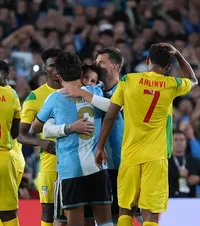 Au jucat la retragerea lui Messi   Un mijlocaș de la Farul a fost pe „Monumental”  la Argentina - Benin 3-0. Fost stoper al Petrolului, titular vs Leo