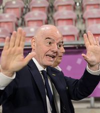 Cine vrea să-l dea jos pe Infantino  Fost internațional elvețian, candidat la președinția FIFA:  „Fotbalul e la terapie intensivă”