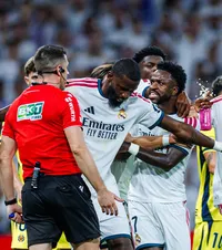 Vinicius, gest șocant   FOTO.  Starul lui Real Madrid a luat „roșu” direct.  Trei coechipieri l-au ținut!  Ce s-a întâmplat