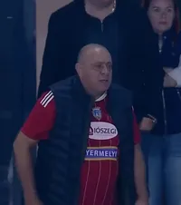 Dioszegi contraatacă   Patronul de la Sepsi despre  scandalul cu Dinamo:  „«Regele ciolanului» a adus fasole doar pentru Rednic” 
