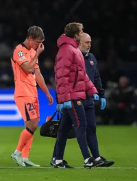 Ratează El Clasico!   FOTO.  Titularul lui Hansi Flick  s-a accidentat în meciul cu PSG   » Cât ar putea lipsi