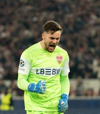 Român de record în Ligă   Cel mai tânăr portar al lui Stuttgart în Champions  League, debut bun la 1-1 cu Atletico: „Mândri de tine!”