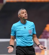 Probleme pentru Radu Petrescu   FOTO:  Arbitrul român, în centrul unui  scandal  la Steaua Roșie - Copenhaga. Decizia care a încins spiritele
