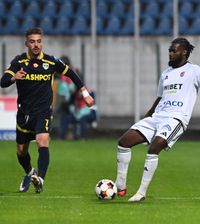 A făcut totul ca să fie eliminat!   FOTO.   A luat roșu ca să joace cu CFR și  a început să râdă!  S-a dat de gol după meci: „E o chestiune șireată”