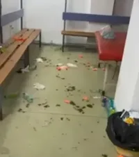 FCSB a lăsat dezastru în urmă   FOTO.  Imagini  din vestiarul  echipei lui Reghecampf după eșecul cu Gloria + Mesajul ironic al gazdelor