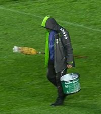 Ca la noi, la nimeni!   FOTO.  Suprafața de joc de pe „Ilie Oană”,  dezastruoasă!  » Au vopsit liniile înainte de meciul cu CFR!