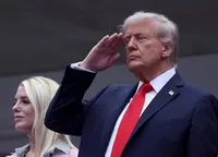 Bătaie de ziua lui Trump. Ce luptă la Casa Albă în ziua în care președintele american va împlini 80 de ani!