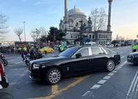 VIDEO+FOTO. Contrast uluitor la Istanbul. „Regele”, pe jos, în mulțime - Erdogan, în Rolls Royce! Ce s-a întâmplat când  Hagi a ieșit pe stradă