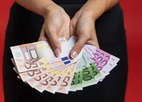 Mai mulți părinți ai căror copii au activat la un club important spun că li s-au cerut sume cash, fără a primi chitanțe. „Cred că se spală bani”