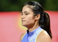 În 2022, Emma Răducanu, jucătoarea cu origini românești, ajungea numărul 10 WTA și se îmbogățea. S-a prăbușit, dar a revenit spectaculos. Acum primește o nouă lovitură