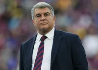 O româncă, în loja lui Laporta, invitată la El Clasico, în seara titlului câștigat de Barcelona. Cine e aceasta