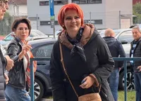 Imagine scandaloasă din tribunele arenei din Bănie. Ce făcea secretarul general PSD în timp ce stătea chiar lângă primarul Craiovei, Olguța Vasilescu
