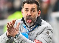 Există și păreri contrare valului de simpatie: „Suporterii să nu-l plângă prea tare pe Kopic. Pentru Dinamo, poate e chiar mai bine că a plecat!”