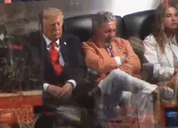 Trump a ațipit la un eveniment uriaș! Președintele SUA a fost huiduit copios de cei din orașul în care s-a născut: „El ne-a purtat ghinion” FOTO+VIDEO