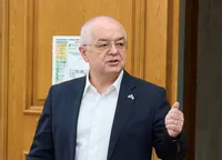 Emil Boc, în „război” cu Rusia. Cum justifică decizia de a interzice imnul și steagul rusesc la Cluj: „Au ieșit din Ucraina și n-am aflat eu?”