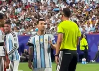 Messi s-a luat de arbitrul meciului cu Elveția: „Nu fi lipsit de respect. Vorbește frumos!”. Ce l-a deranjat pe căpitanul Argentinei
