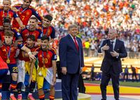 Adios, Donald! Spaniolii n-au fost încântați că Trump a vrut să le confiște sărbătoarea. Ce au postat de la festivitate | FOTO