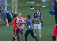 Gest șocant după finala CM 2026. Spaniolul Dani Olmo, lovit cu pumnul în față de antrenorul secund al Argentinei | VIDEO
