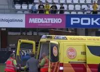 Momente de panică la KuPS - U Craiova. Abia se ținea pe picioare și se plimba dezorientat în poartă! Dus de urgență la spital | FOTO